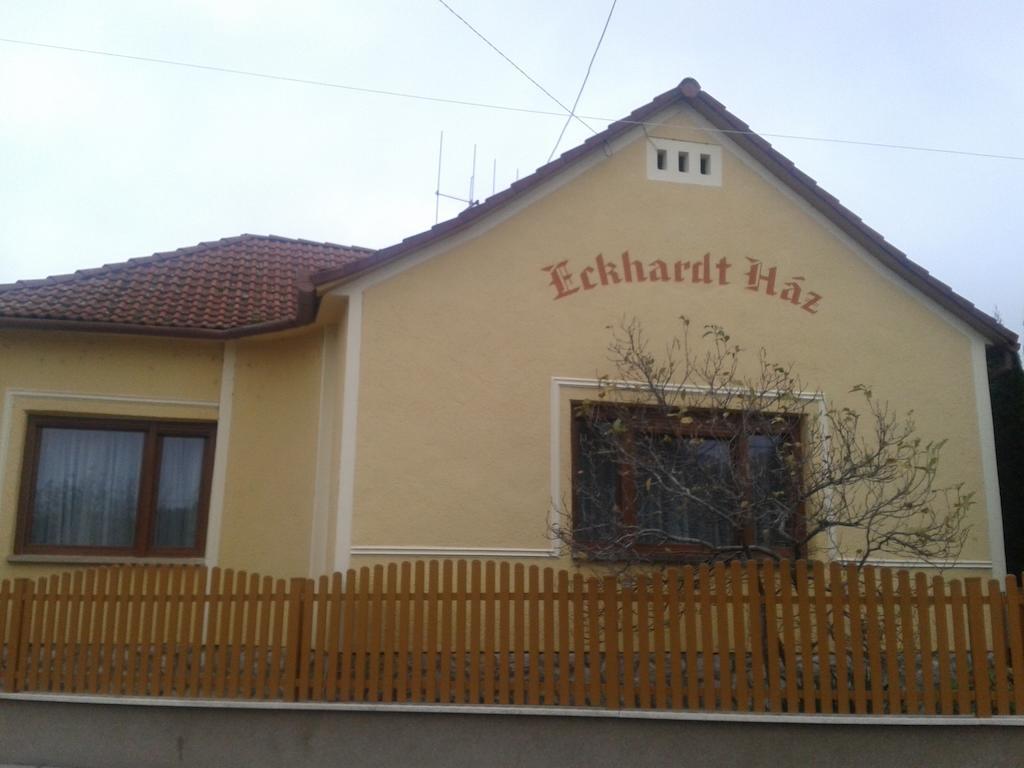 מלון Villány Eckhardt Vendeghaz מראה חיצוני תמונה